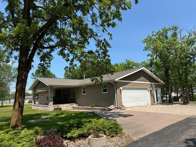 $289,000 | 102 Colony Drive, Karlstad, MN 56732