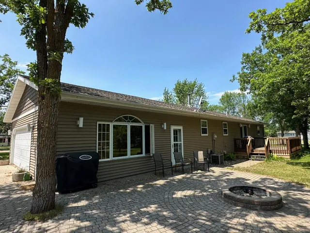 $289,000 | 102 Colony Drive, Karlstad, MN 56732