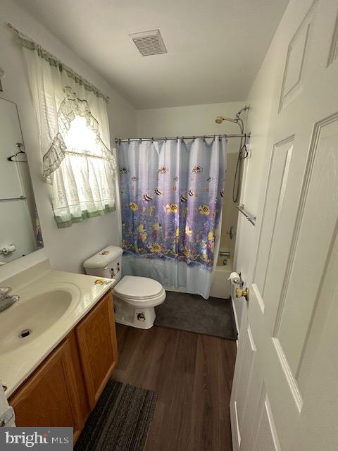 802 Woodline Drive Middletown, DE 19709 - Photo 11 of 13 a bathroom with a sink toilet and shower
