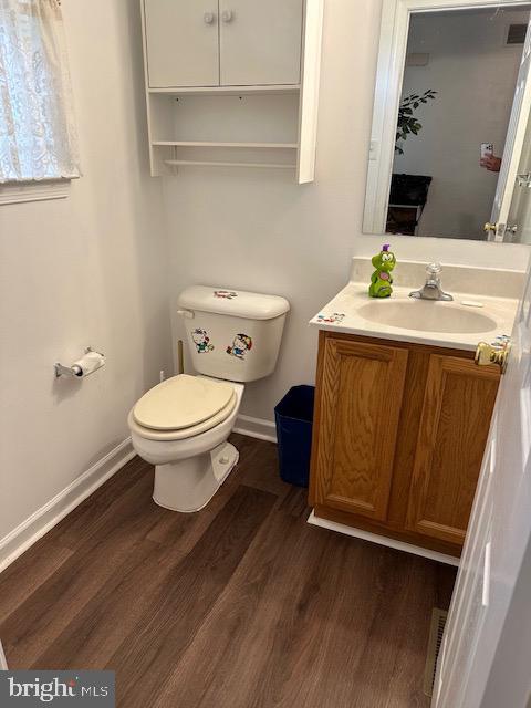 802 Woodline Drive Middletown, DE 19709 - Photo 4 of 13 a bathroom with a sink toilet and vanity