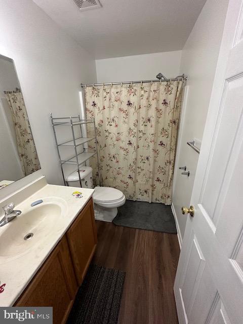 802 Woodline Drive Middletown, DE 19709 - Photo 9 of 13 a bathroom with a sink a toilet and shower