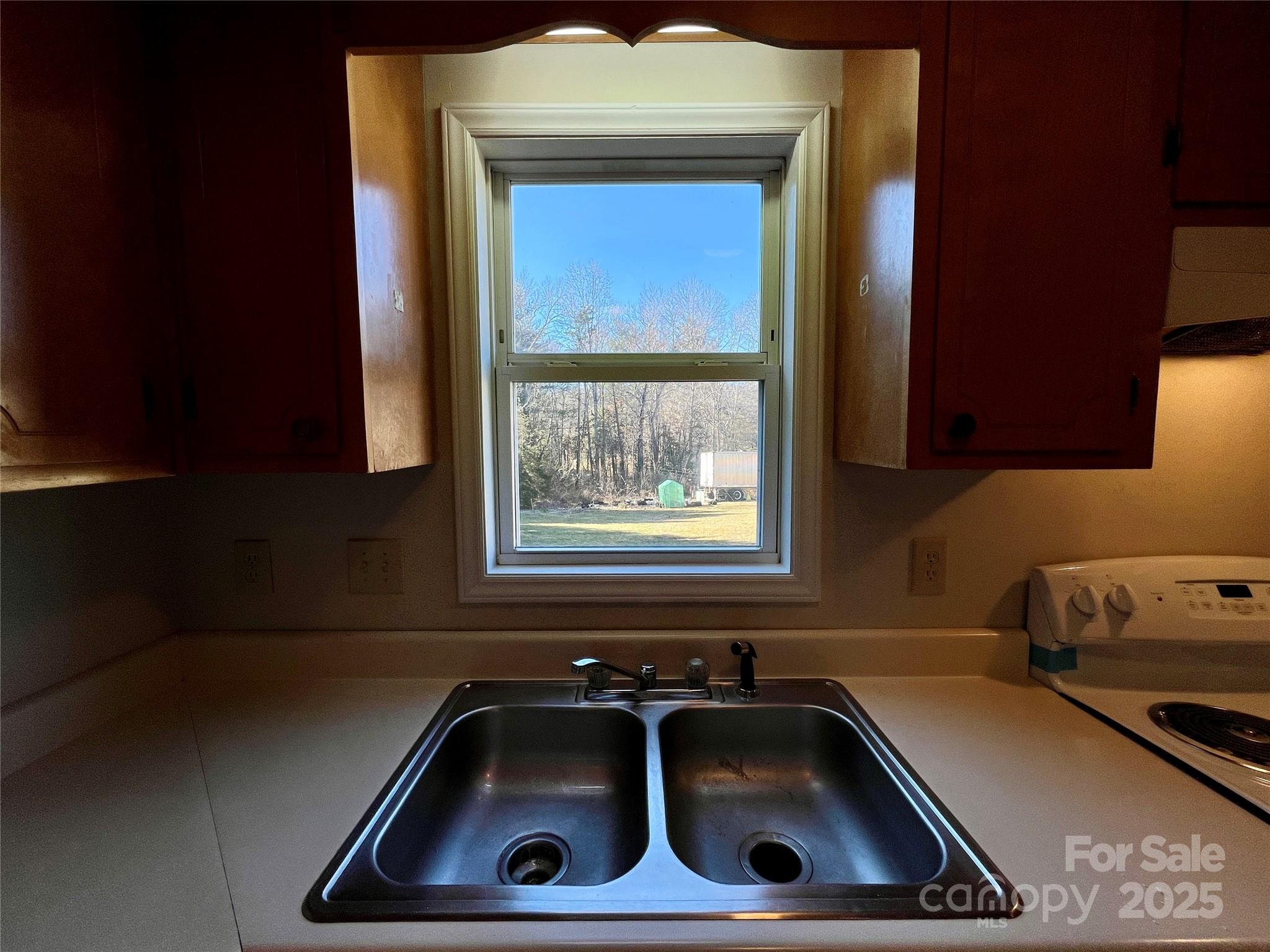 3 Wesley Branch Road Asheville, NC 28806 - Photo 8 of 19 a bathroom with a sink and a bathtub