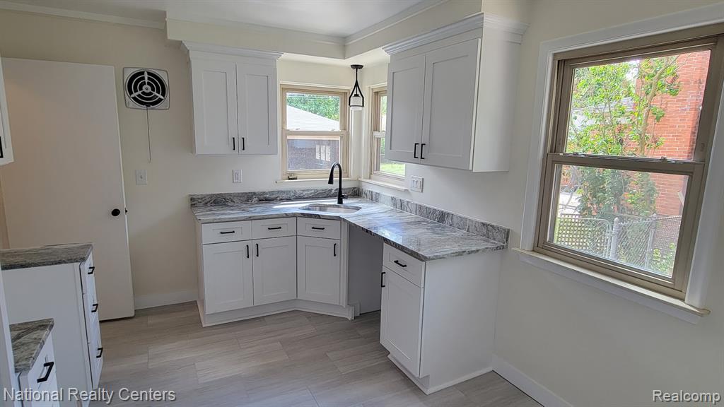 9030 Hemingway Redford, MI 48239 - Photo 7 of 27