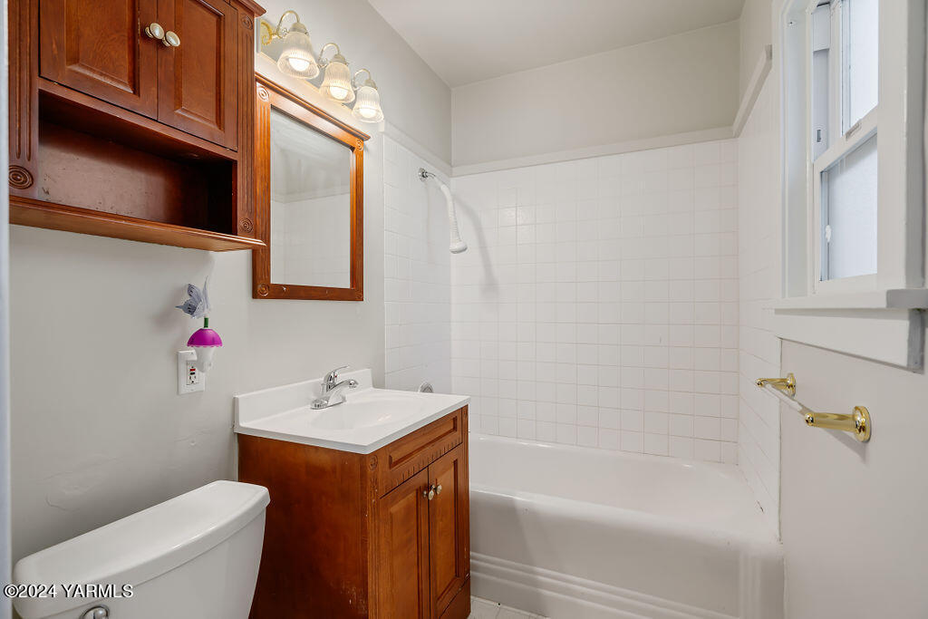 2410 Barge Street Yakima, WA 98902 - Photo 13 of 22 2410BargeSt-17