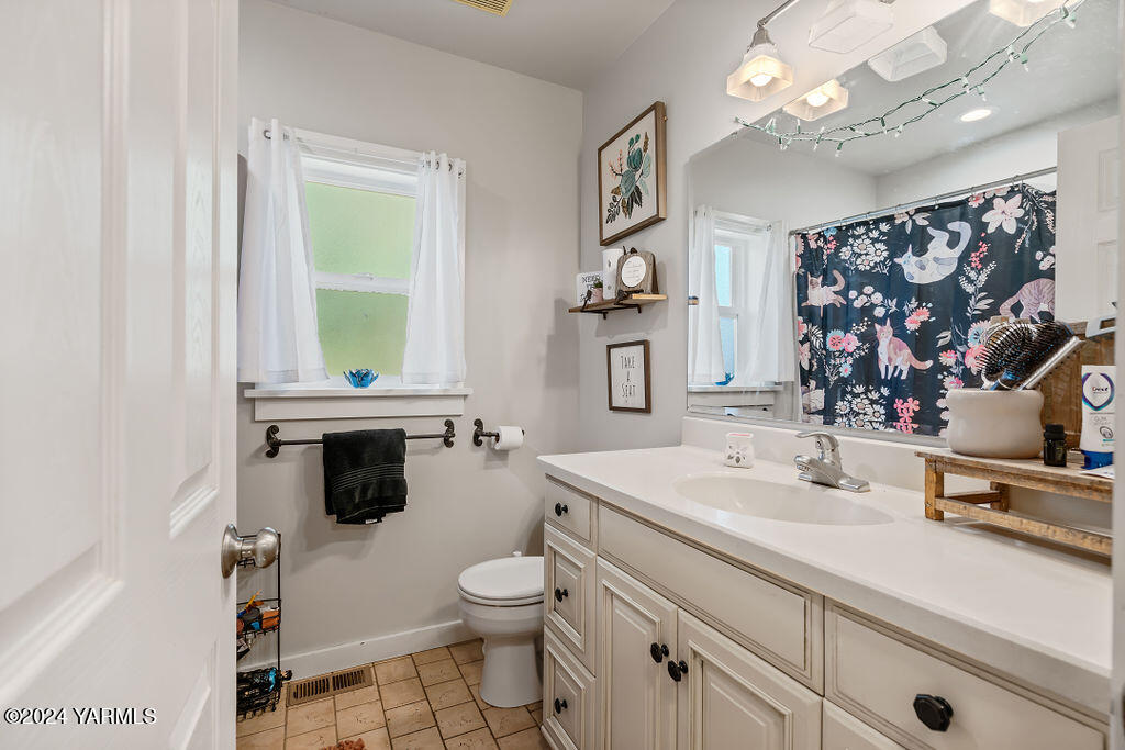 2410 Barge Street Yakima, WA 98902 - Photo 15 of 22 2410BargeSt-20
