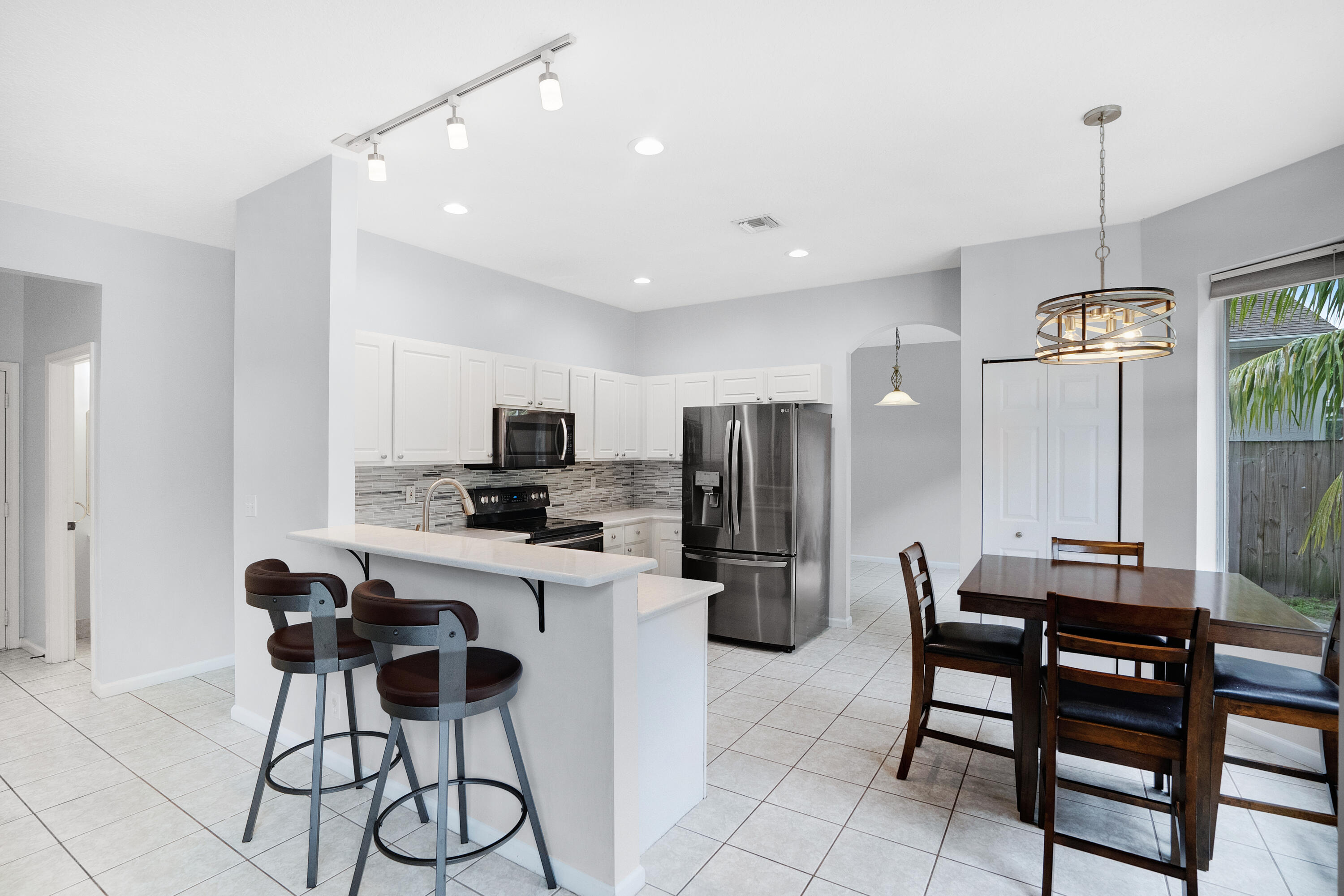 2444 Southeast Springtree Place Stuart, FL 34997 - Photo 11 of 30 DSC09239_40_41