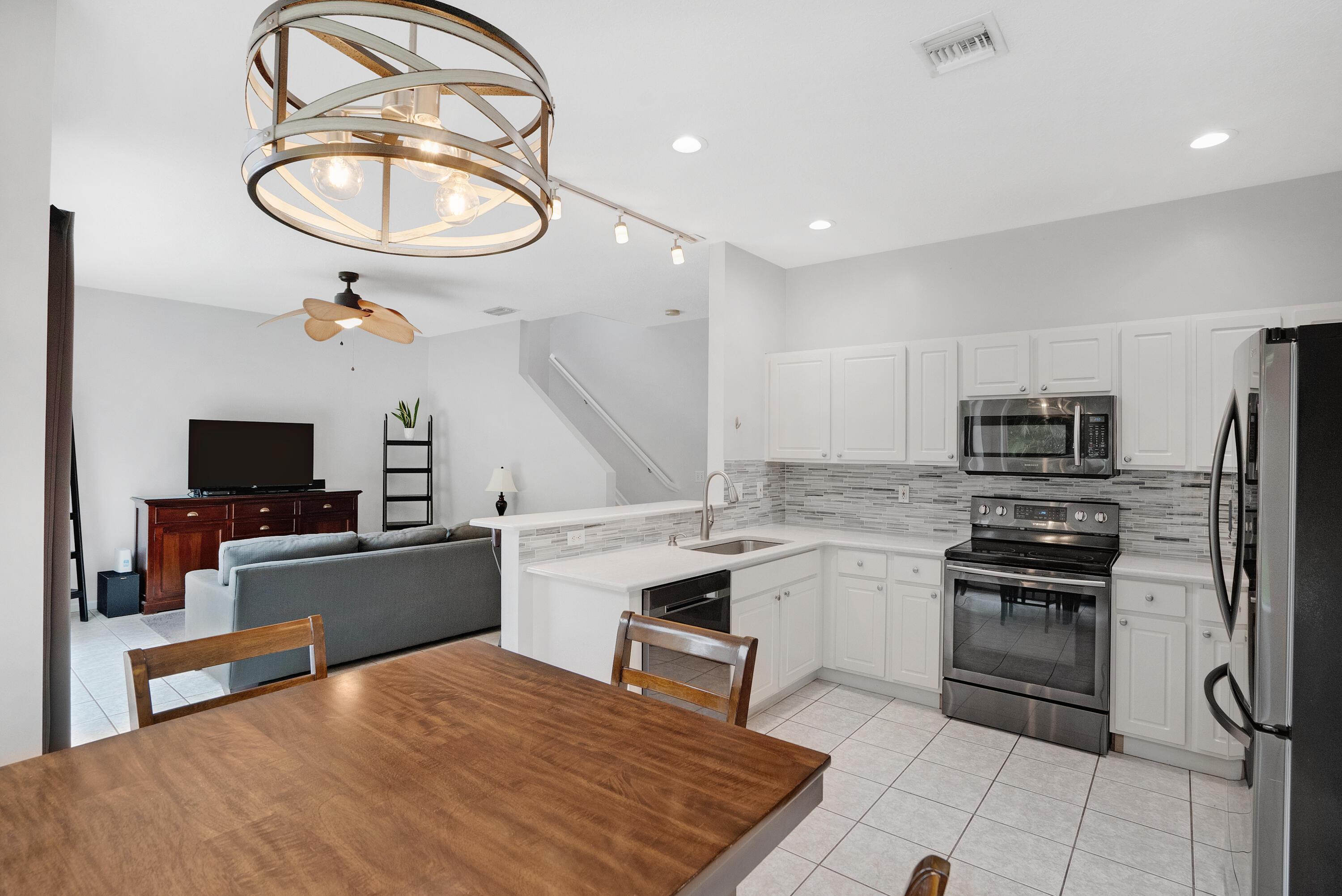 2444 Southeast Springtree Place Stuart, FL 34997 - Photo 9 of 30 DSC09229_30_31