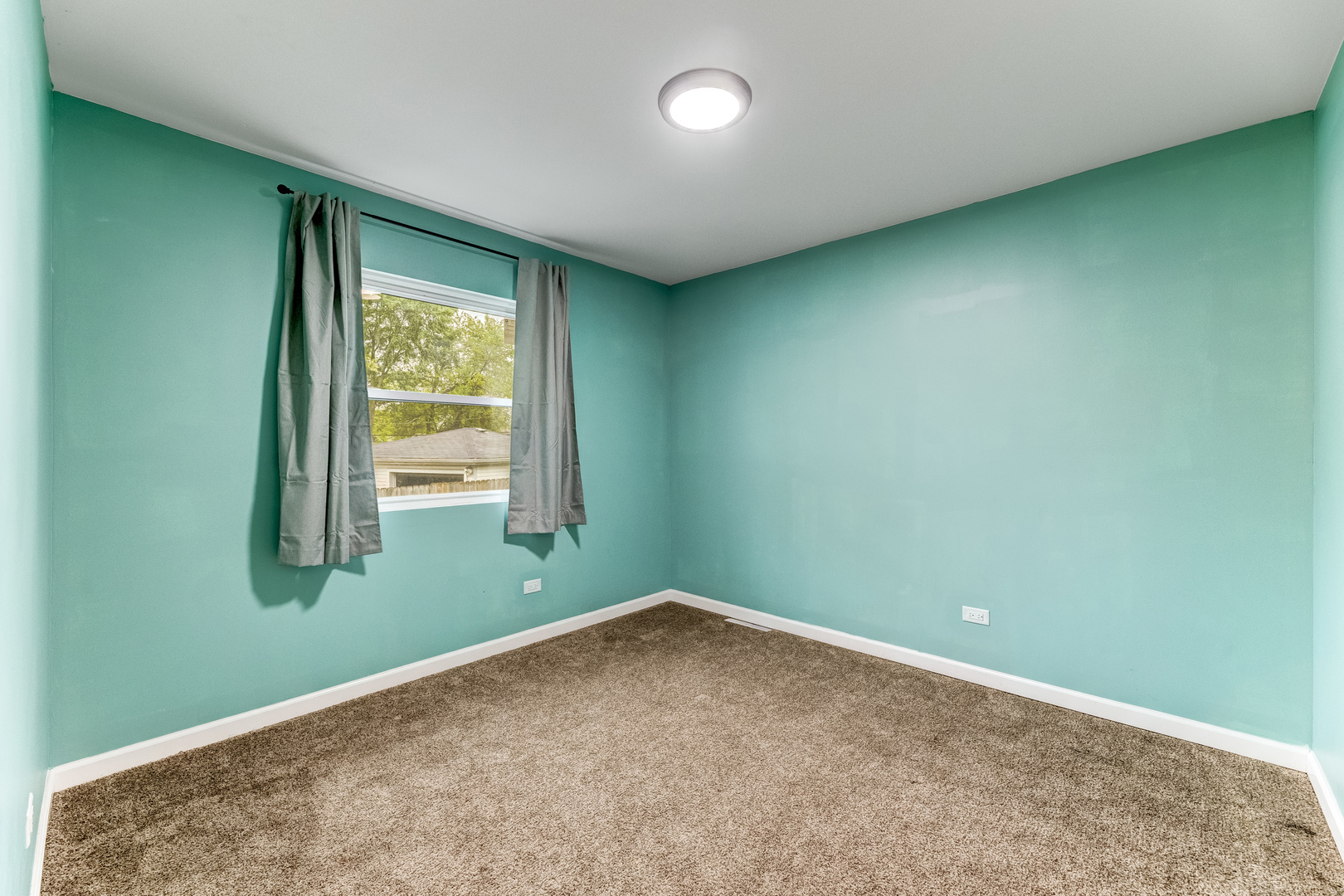 15331 Cherry Lane Markham, IL 60428 - Photo 9 of 23 an empty room with window