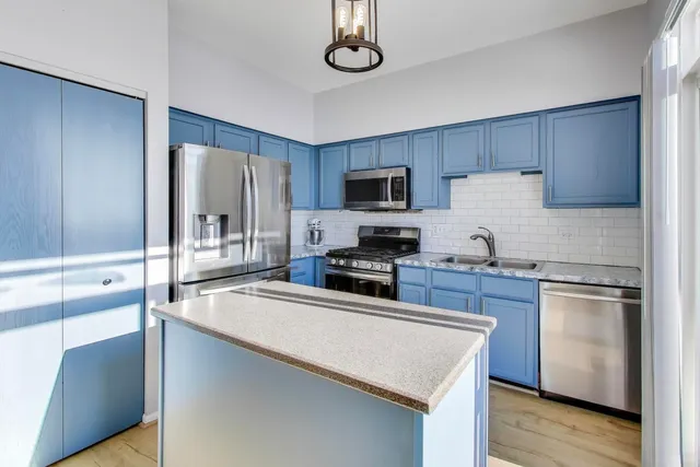 $249,900 | 3120 Hoffman Street, Plano, IL 60545