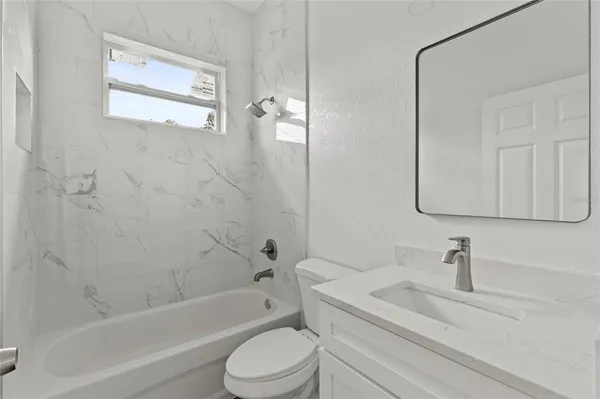 $370,000 | 3707 20th Street East, Bradenton, FL 34208