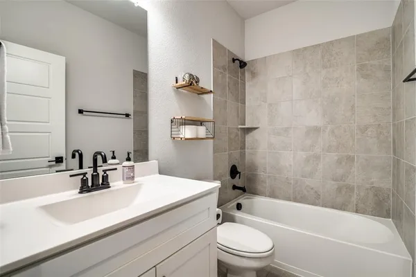 $369,900 | 421 Tuscany Drive, Forney, TX 75126