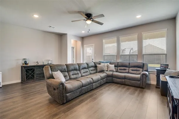 $369,900 | 421 Tuscany Drive, Forney, TX 75126