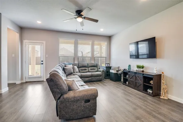 $369,900 | 421 Tuscany Drive, Forney, TX 75126