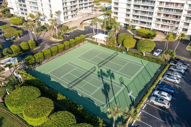 a view of a tennis court