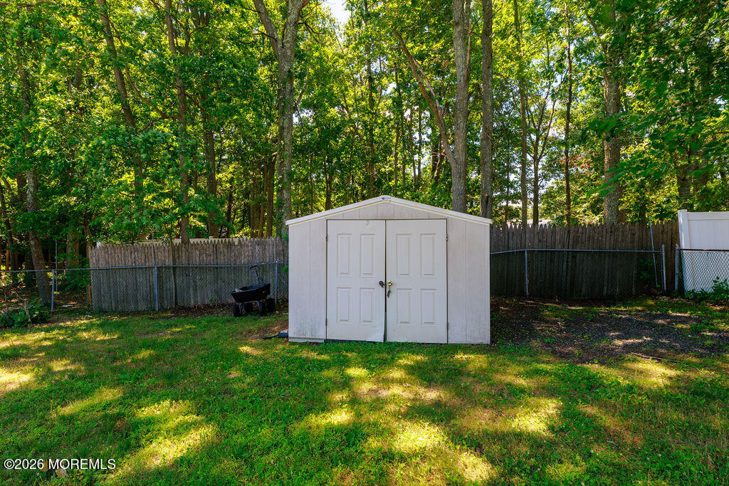 17 Hampton Road Howell, NJ 07731 - Photo 6 of 30 817A6519-HDR