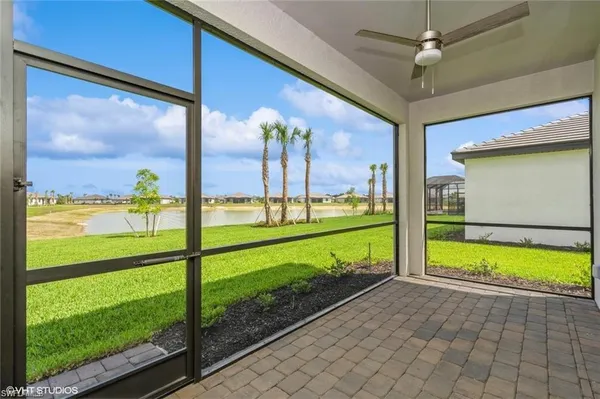 a view of a house with yard