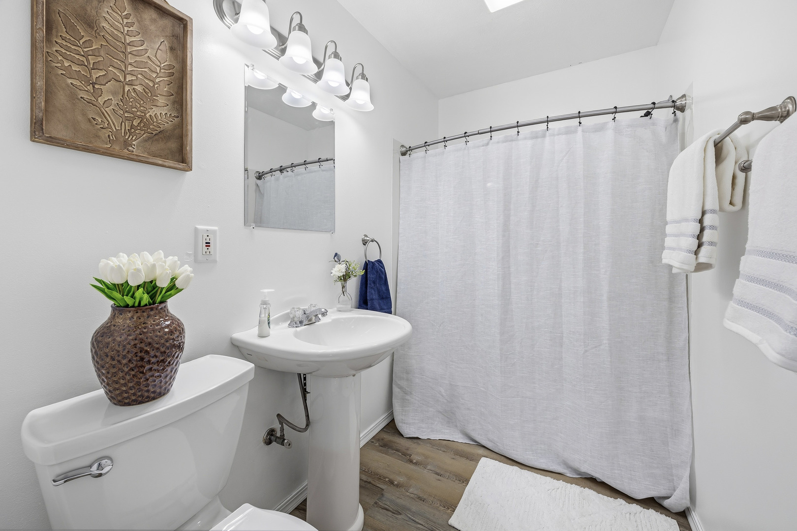 910 North Mason Street Bloomington, IL 61701 - Photo 17 of 29 a bathroom with a sink toilet and shower