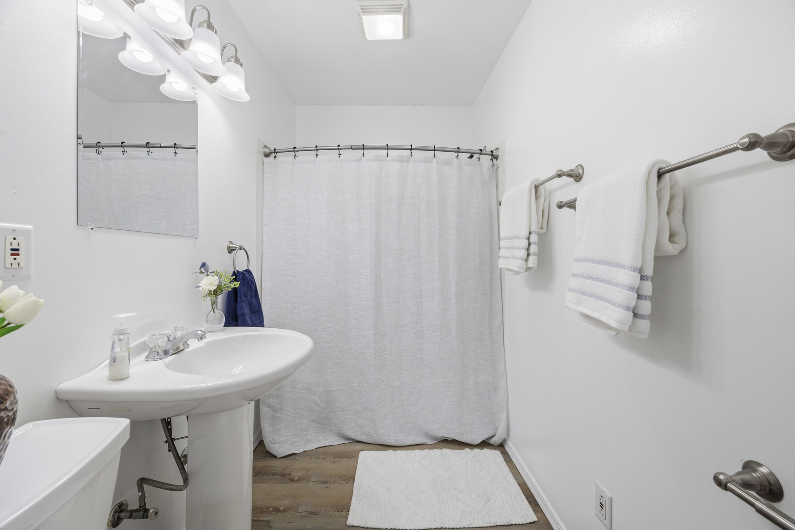 910 North Mason Street Bloomington, IL 61701 - Photo 18 of 29 a bathroom with a sink mirror and toilet
