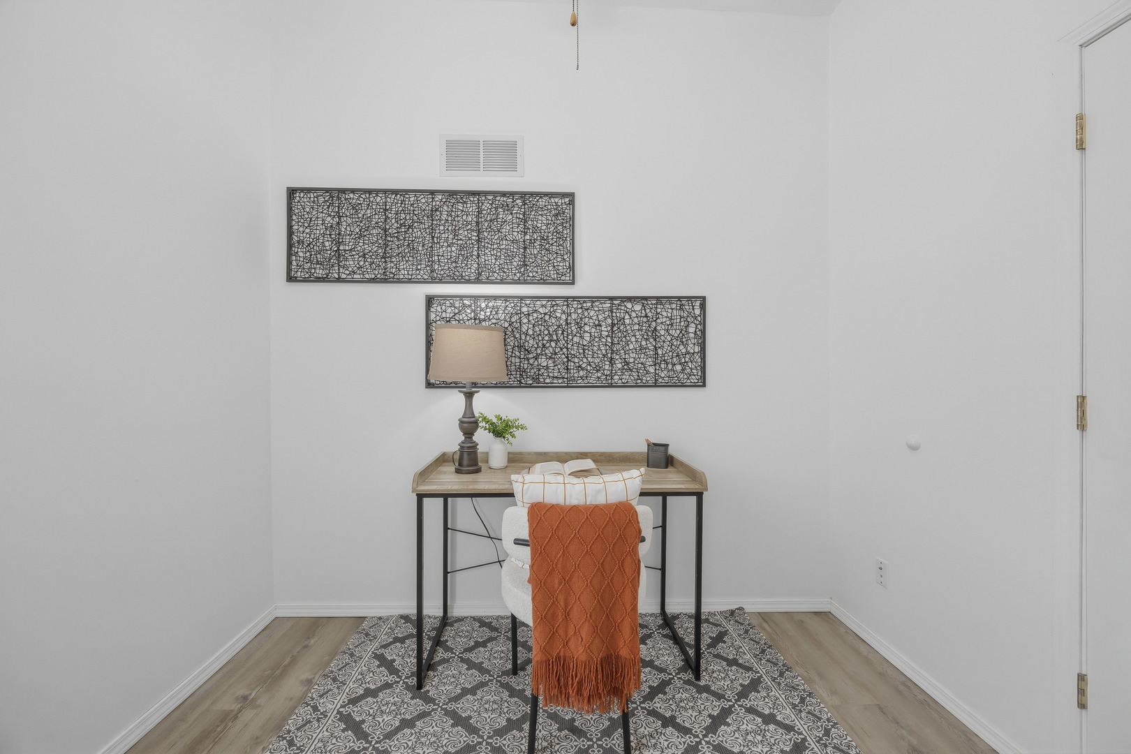 910 North Mason Street Bloomington, IL 61701 - Photo 21 of 29 a room with a bench and a table