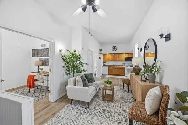 $110,000 | 910 North Mason Street, Bloomington, IL 61701