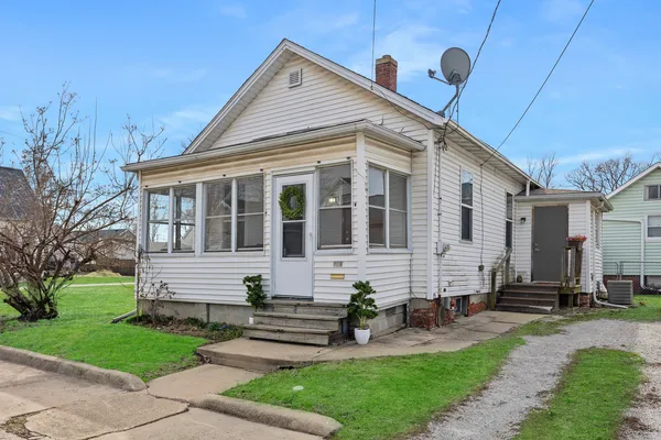 $110,000 | 910 North Mason Street, Bloomington, IL 61701