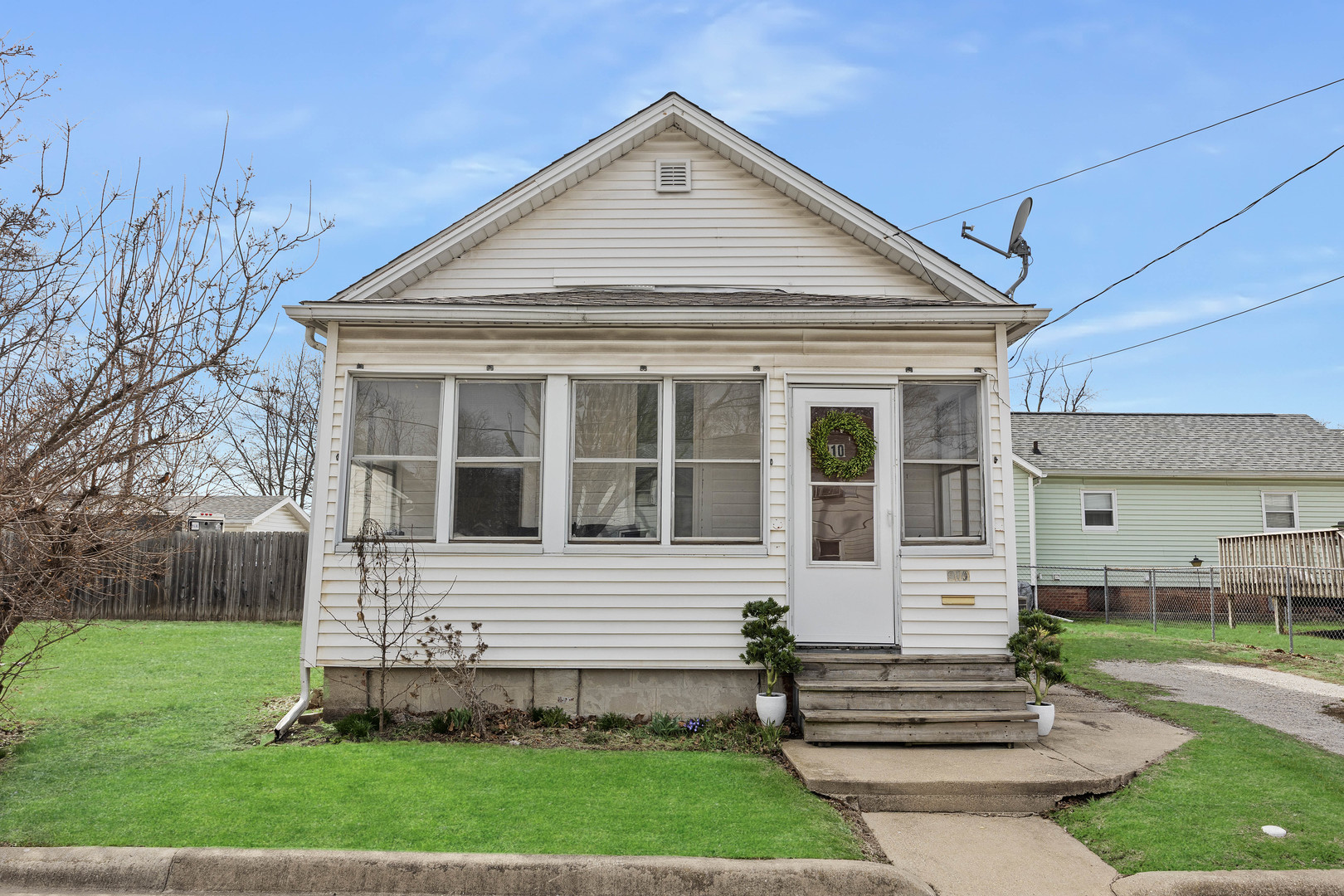 910 North Mason Street Bloomington, IL 61701 - Photo 26 of 29 a front view of a house with a yard