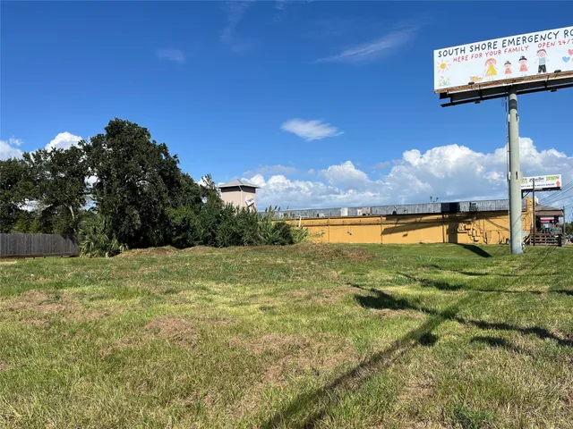 a view of a backyard of the house