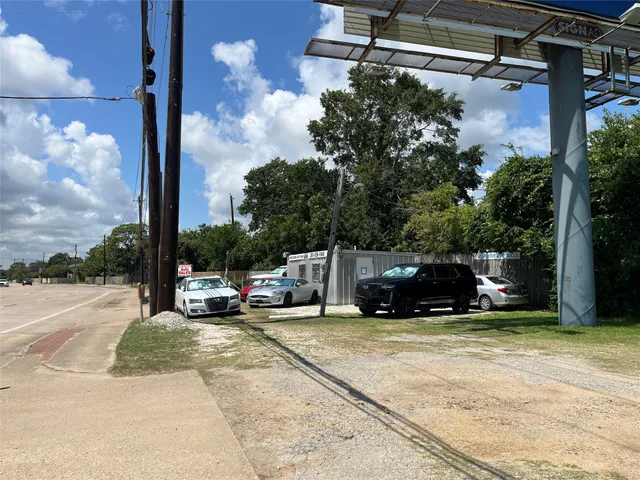 $265,000 | 4700 East NASA Parkway, Pasadena, TX 77586