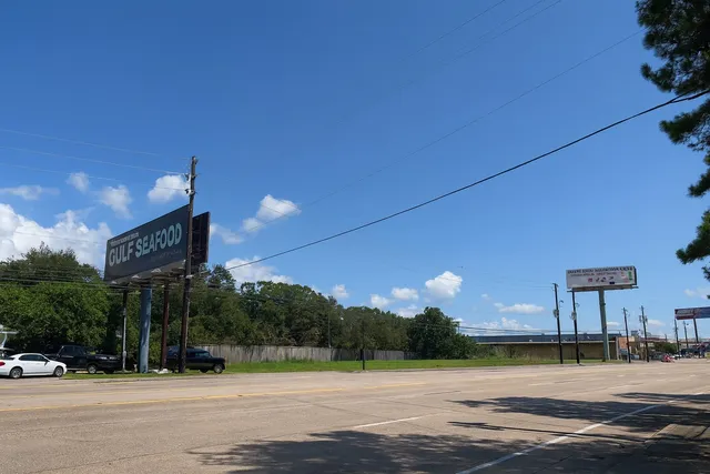 a view of a tennis court