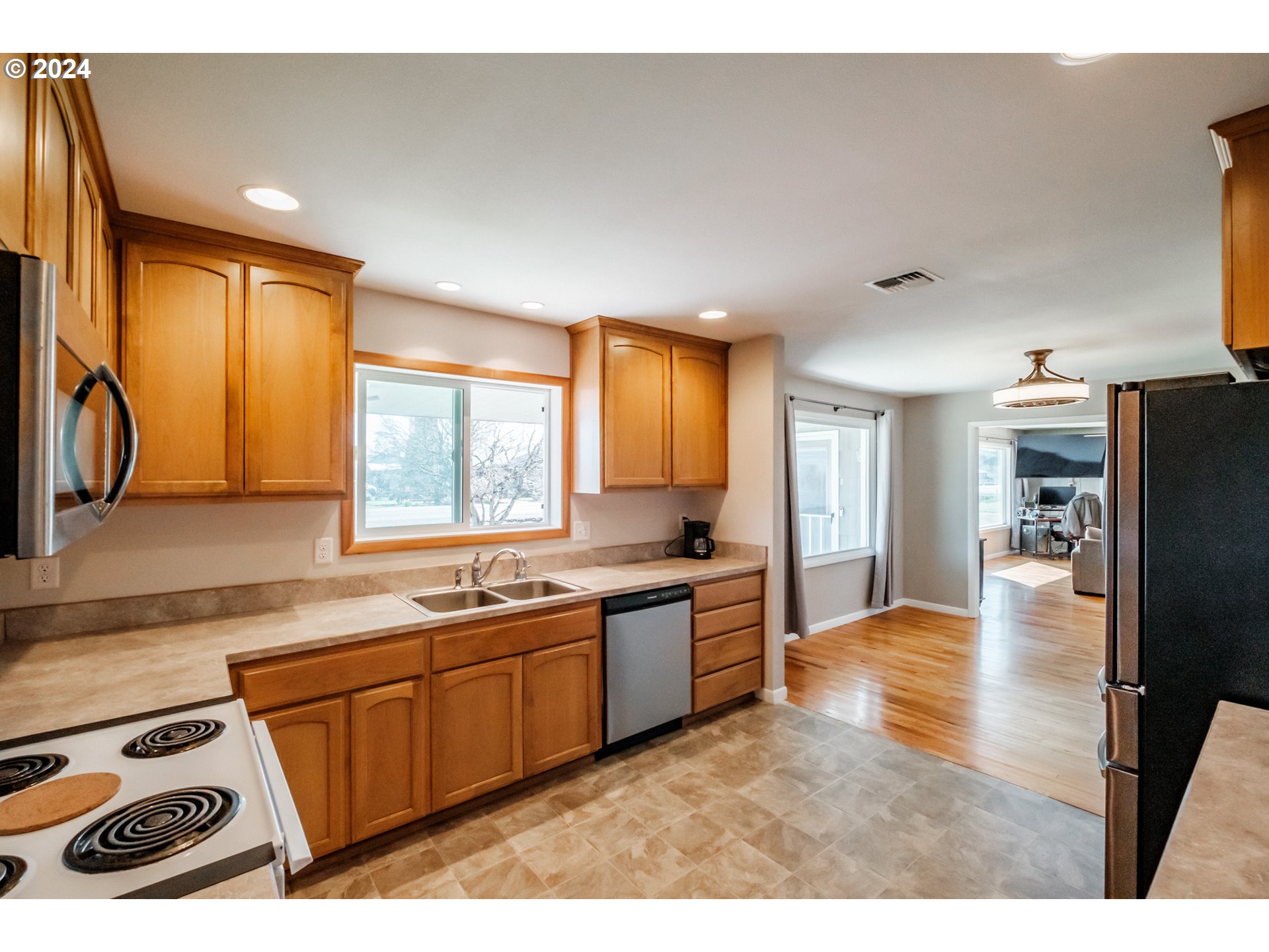 4715 Knox Butte Road East Albany, OR 97322 - Photo 11 of 30 a kitchen with stainless steel appliances granite countertop a sink a stove and a refrigerator