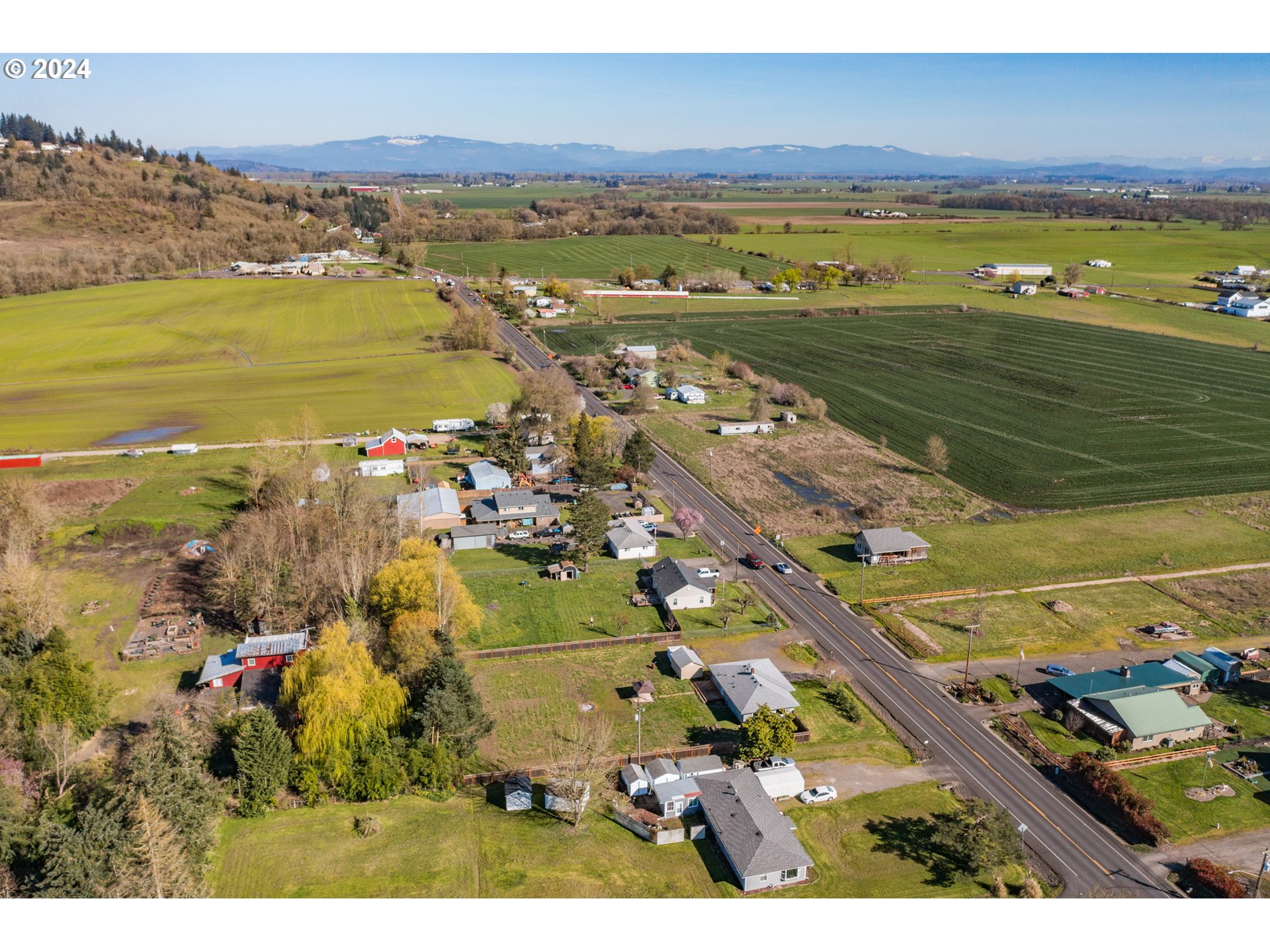 4715 Knox Butte Road East Albany, OR 97322 - Photo 29 of 30 a view of an ocean and a city