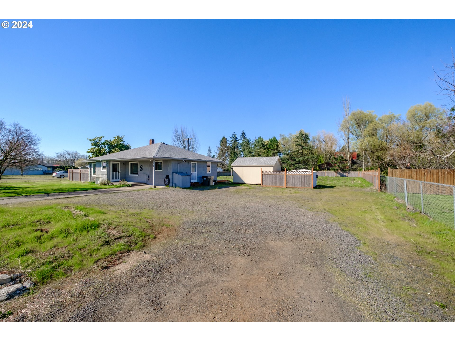 4715 Knox Butte Road East Albany, OR 97322 - Photo 3 of 30 a front view of a house with a yard