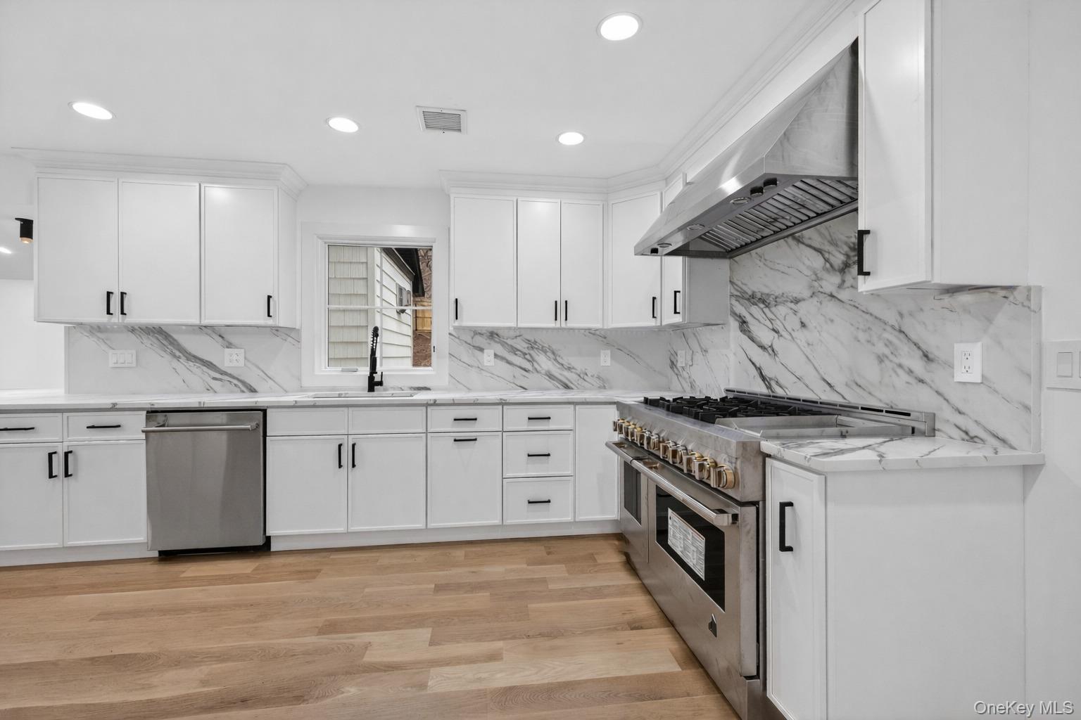 199 Salem Road East Hills, NY 11577 - Photo 16 of 38