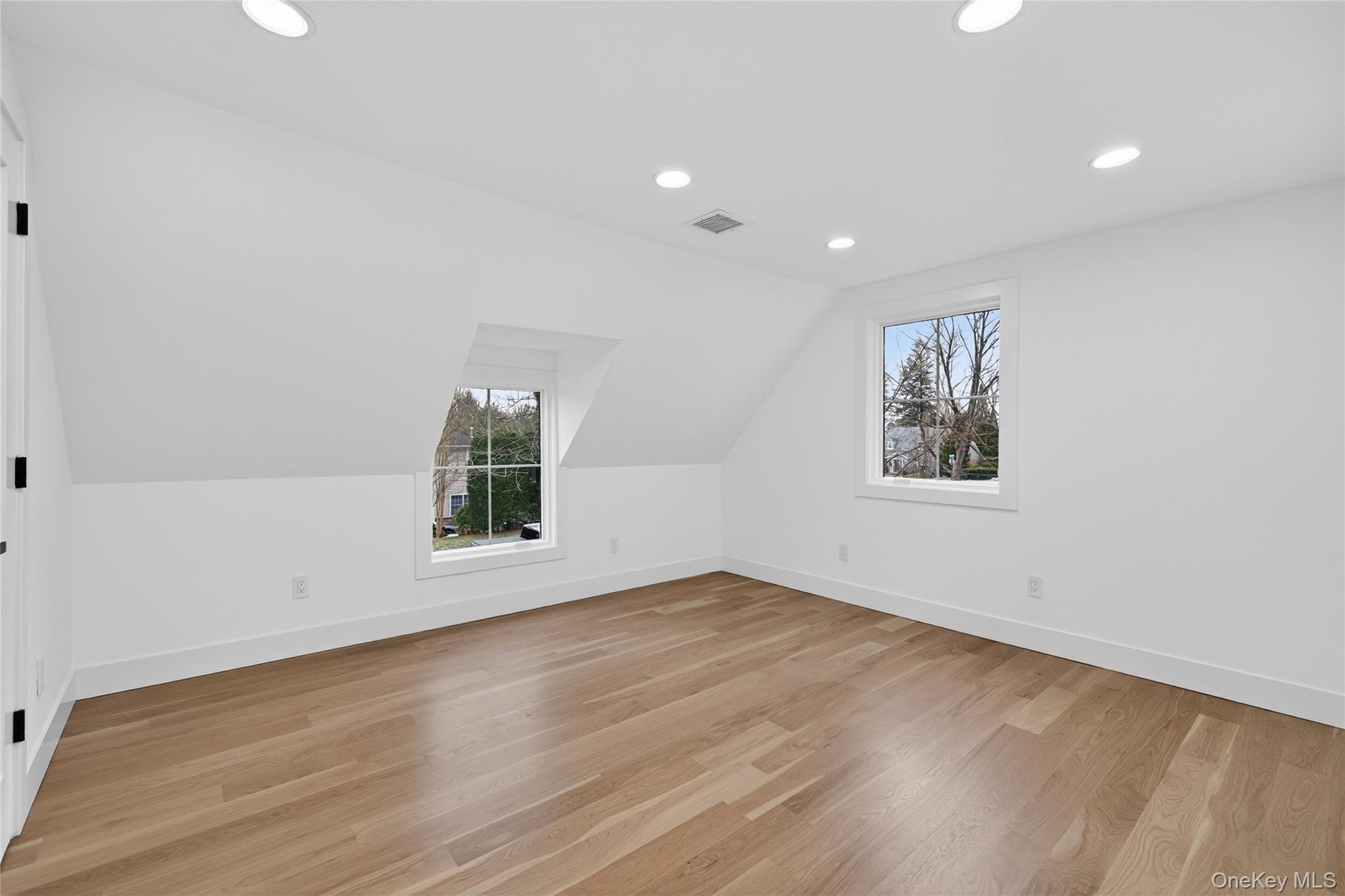 199 Salem Road East Hills, NY 11577 - Photo 22 of 38