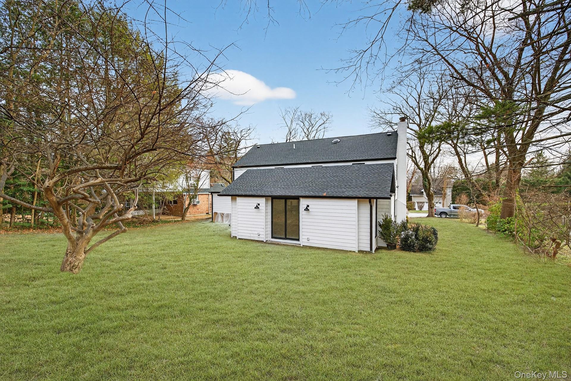 199 Salem Road East Hills, NY 11577 - Photo 33 of 38