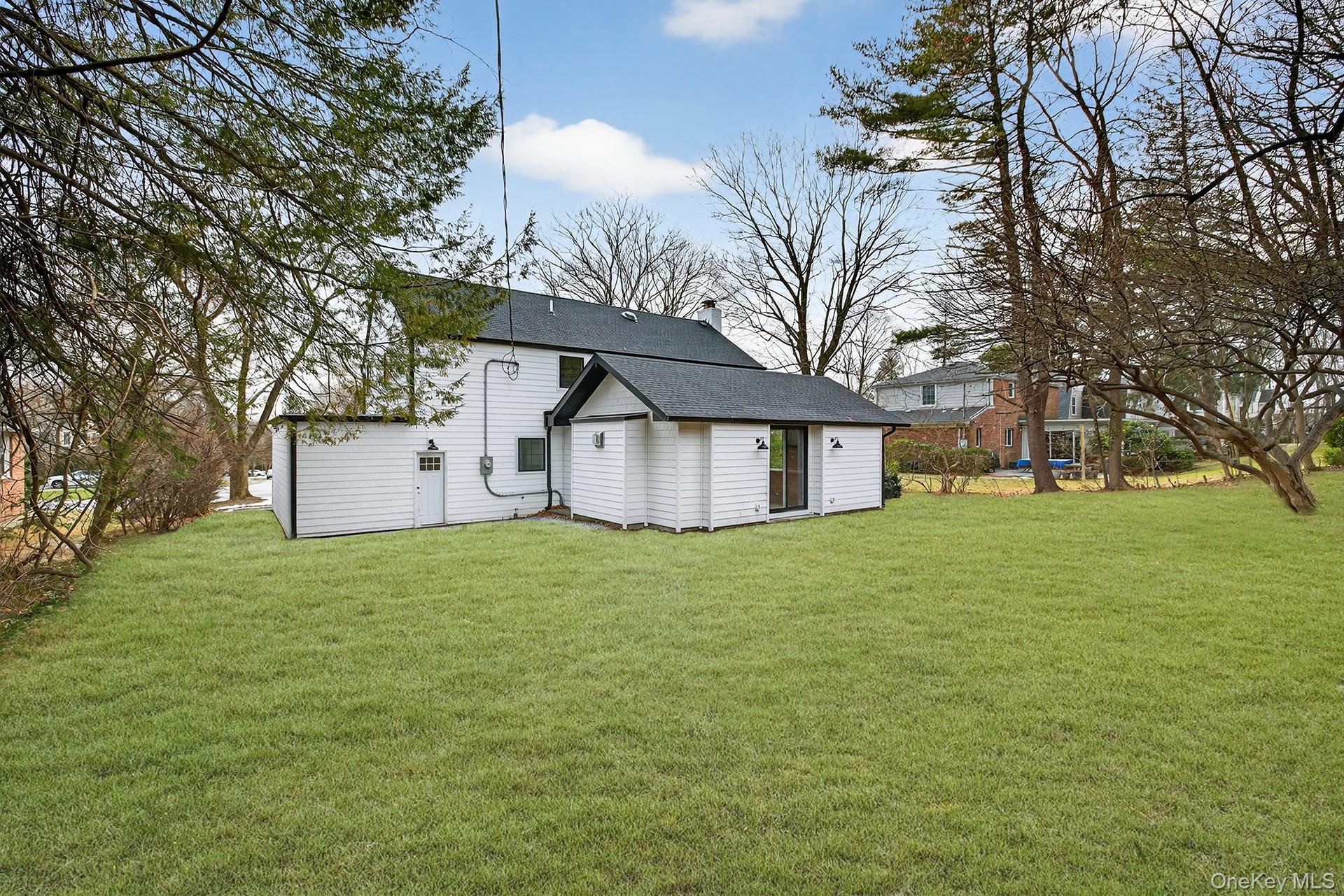 199 Salem Road East Hills, NY 11577 - Photo 34 of 38