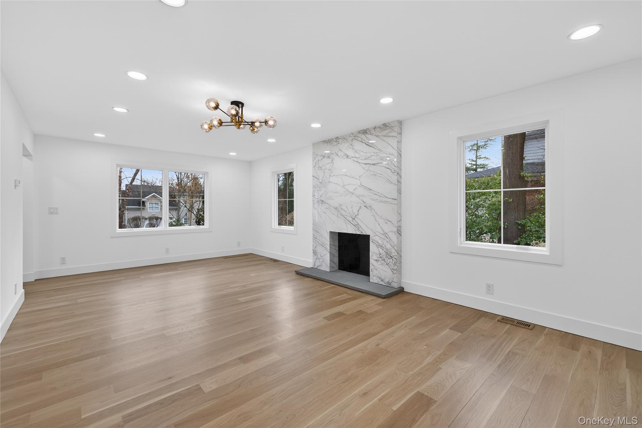 199 Salem Road East Hills, NY 11577 - Photo 7 of 38