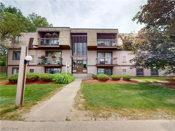 $115,000 | 9510 Cove Drive, Unit C 11, North Royalton, OH 44133