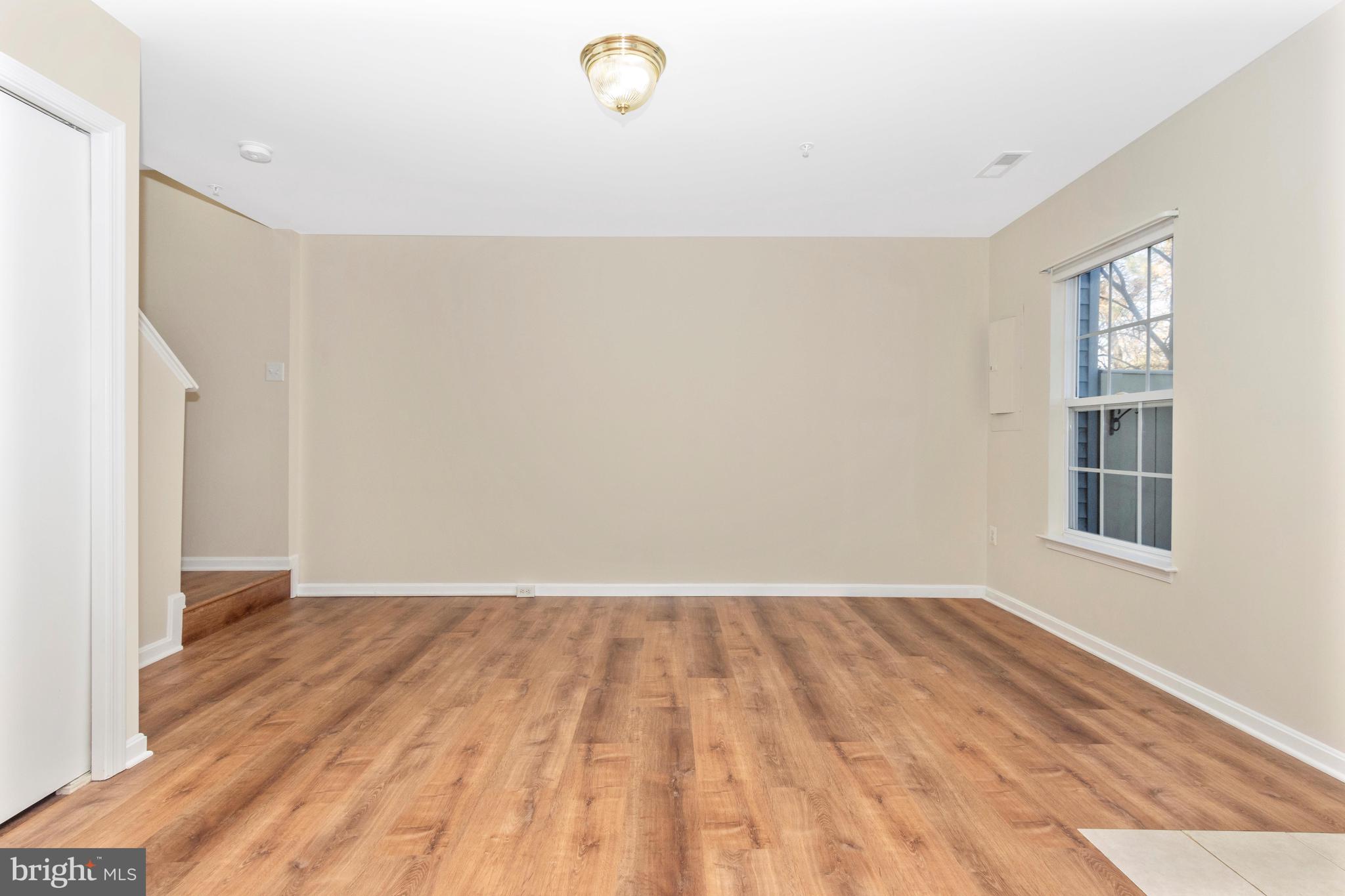 143 Heathfield Drive Frederick, MD 21702 - Photo 4 of 32 Living Room