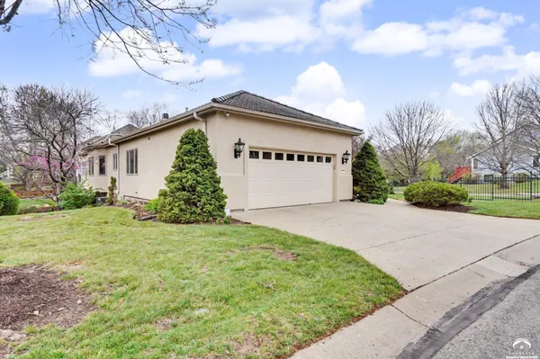 $624,900 | 5727 Villa Drive, Lawrence, KS 66047