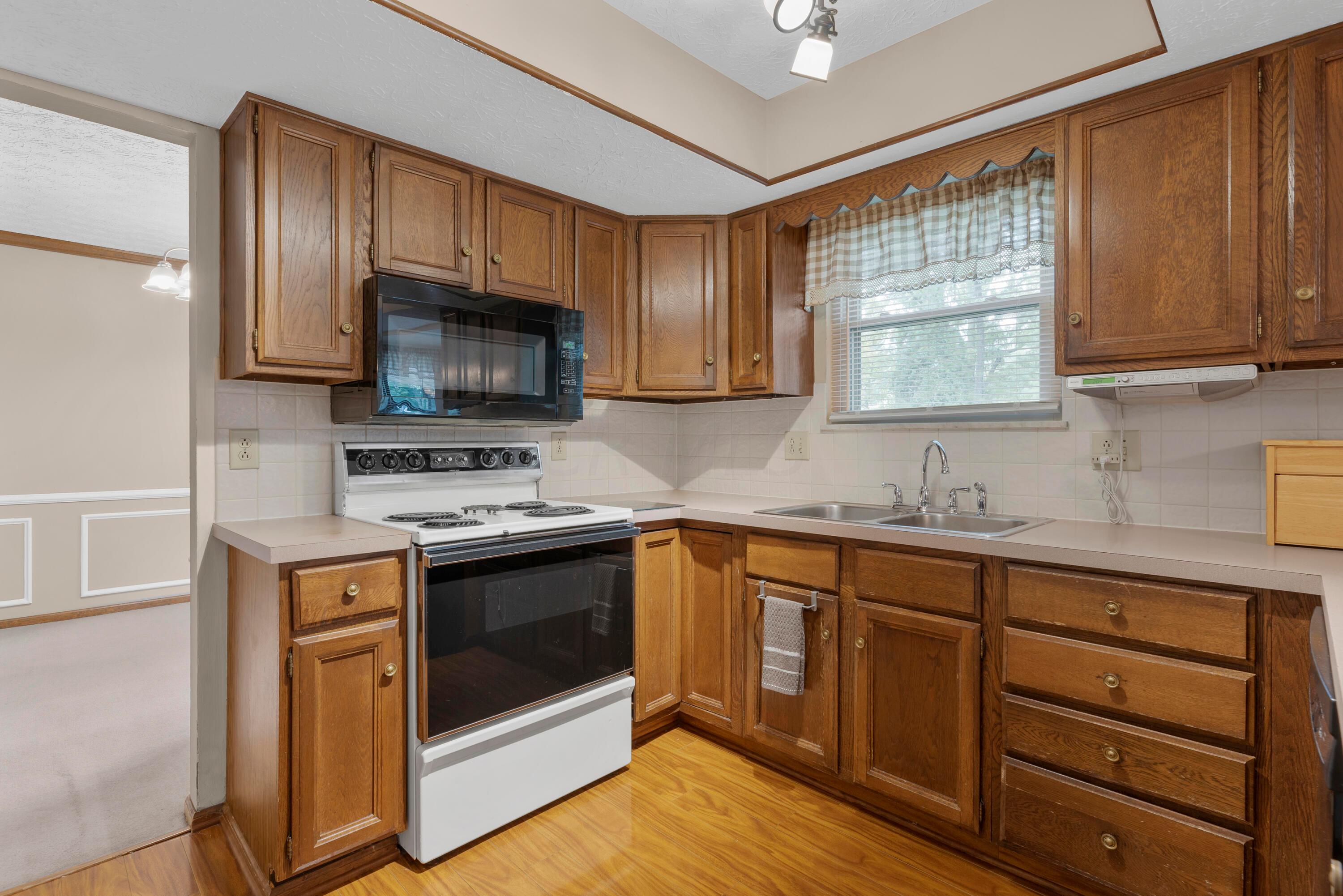 7719 Strathmoore Road Dublin, OH 43016 - Photo 11 of 41 MAR_8544