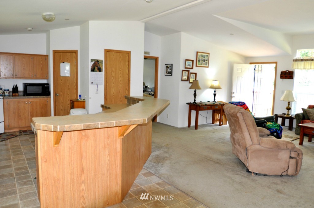 18923 Southeast May Valley Road Issaquah, WA 98027 - Photo 3 of 14
