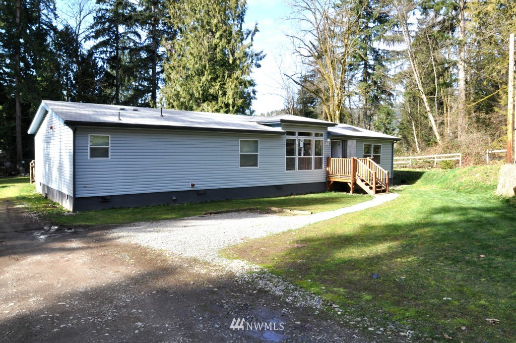 18923 Southeast May Valley Road Issaquah, WA 98027 - Photo 5 of 14