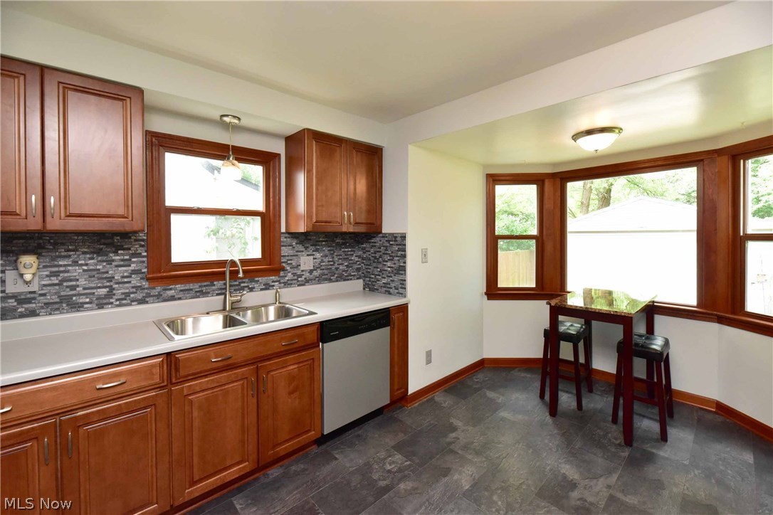 1380 Dorsh Road Cleveland, OH 44121 - Photo 15 of 31 Gallery Image 15