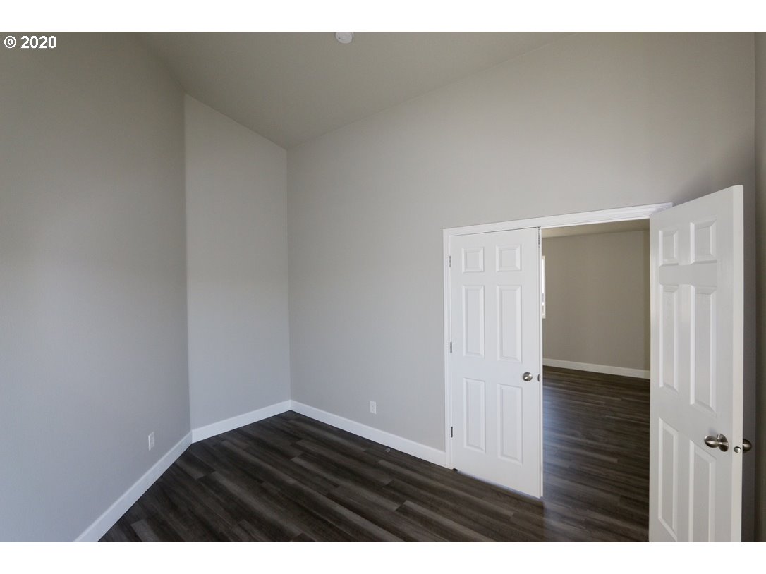 1986 Southwest 33rd Street Gresham, OR 97080 - Photo 22 of 32 a view of an empty room