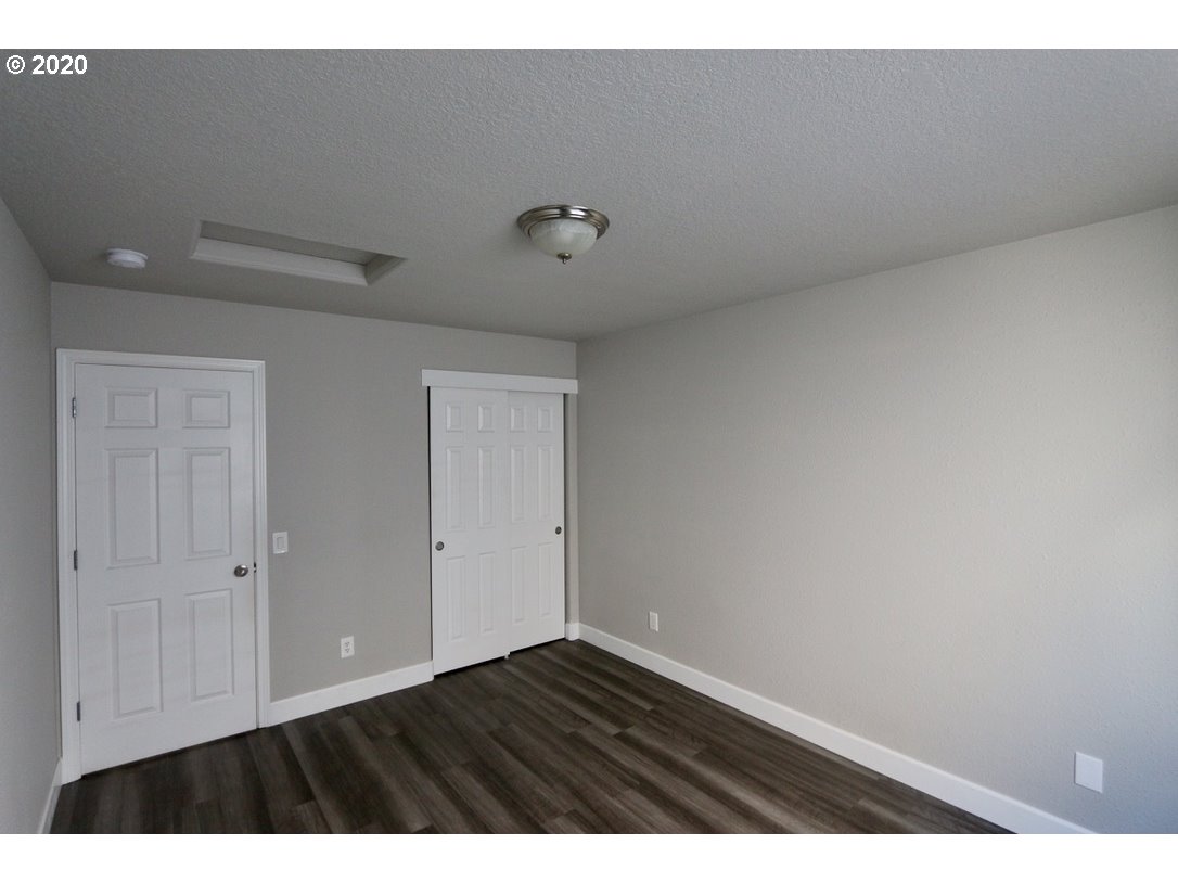1986 Southwest 33rd Street Gresham, OR 97080 - Photo 30 of 32 a view of an empty room