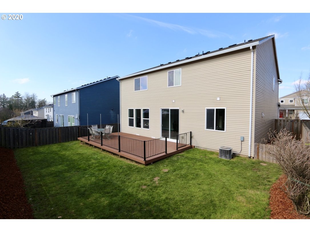 1986 Southwest 33rd Street Gresham, OR 97080 - Photo 5 of 32 a house view with a sitting space and garden
