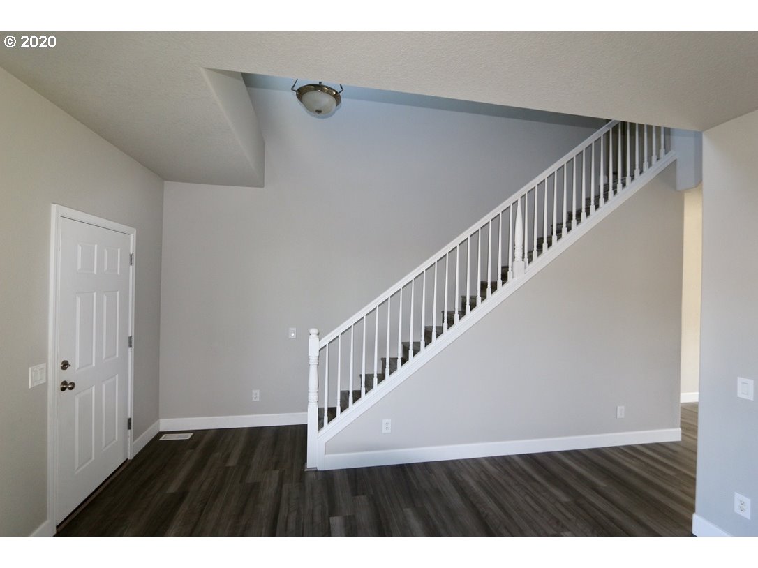 1986 Southwest 33rd Street Gresham, OR 97080 - Photo 9 of 32 a view of an entryway with wooden floor