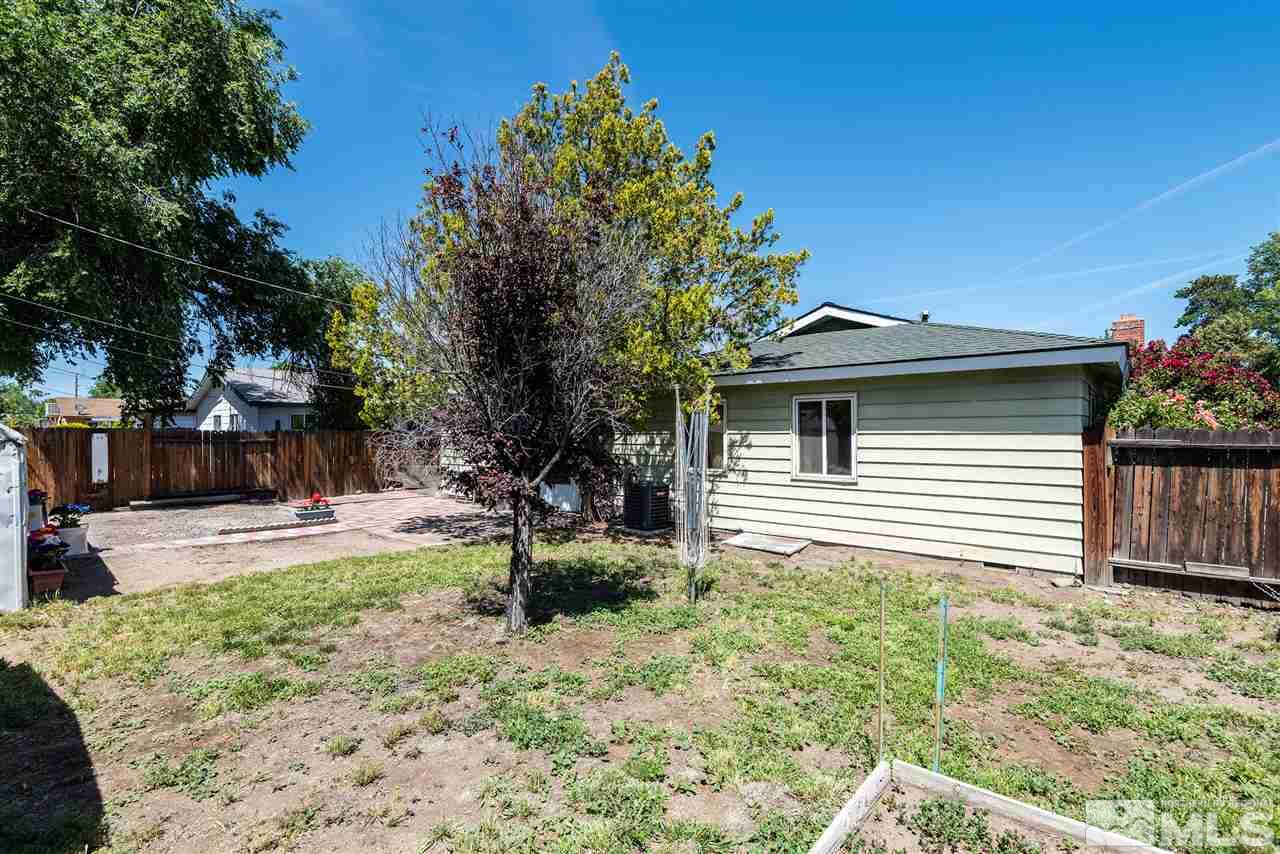 1555 Auburn Way Reno, NV 89502 - Photo 13 of 14 a backyard of a house with seating space