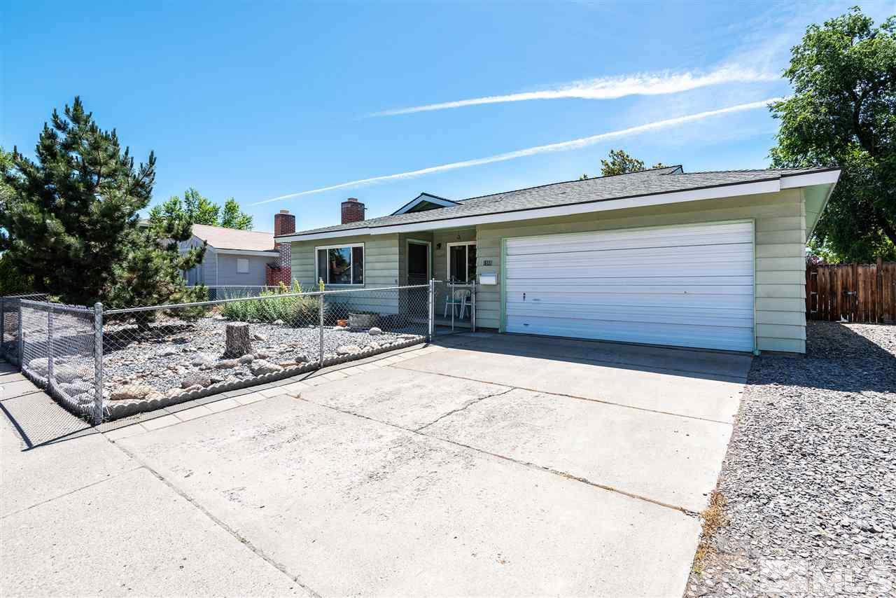 1555 Auburn Way Reno, NV 89502 - Photo 14 of 14 a front view of a house with yard